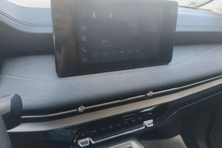 Used Wuling Jiachen 2022 1.5L Manual Comfort Edition Audio And AC Panel
