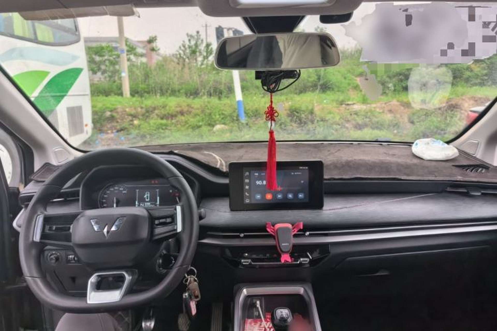 Used Wuling Jiachen 2022 1.5T Manual Light Enjoyment Dynamic Version Center Console