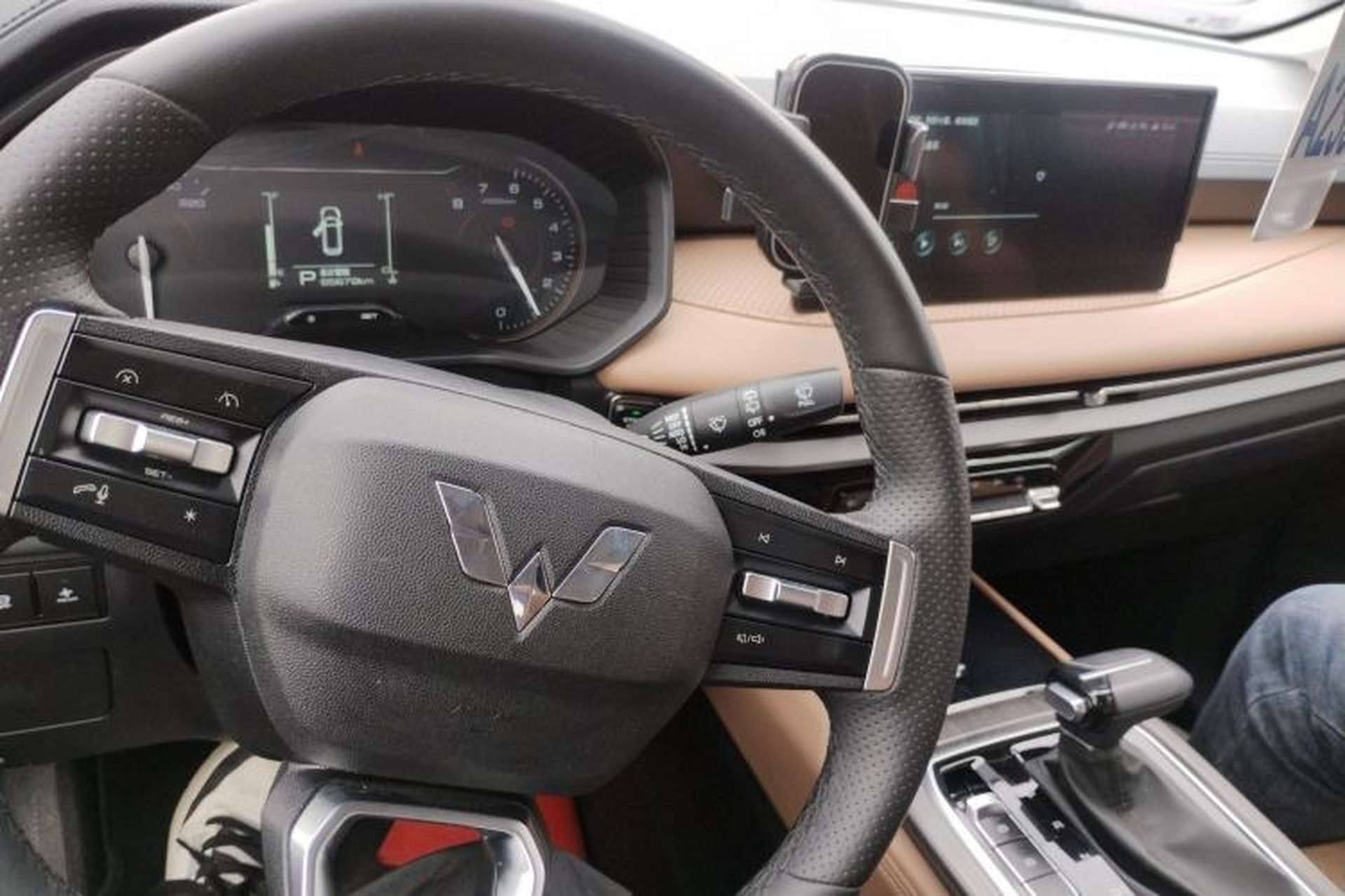 Used Wuling Jiachen 2022 1.5T CVT Deluxe Flagship Edition Center Console