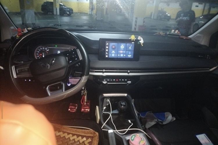 Used Wuling Jiachen 2022 1.5L Manual Comfort Edition Center Console