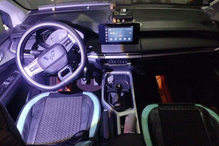 Used Wuling Jiachen 2022 1.5T Manual Light Enjoyment Dynamic Version Center Console