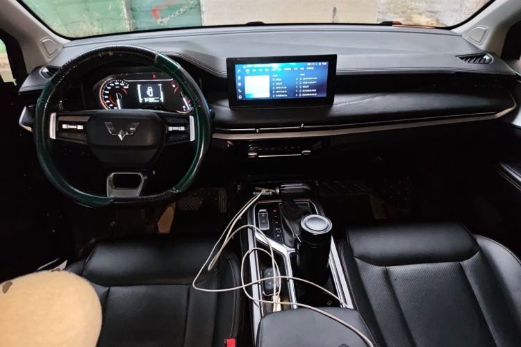 Used Wuling Jiachen 2022 1.5T CVT Smart Luxury Version Center Console