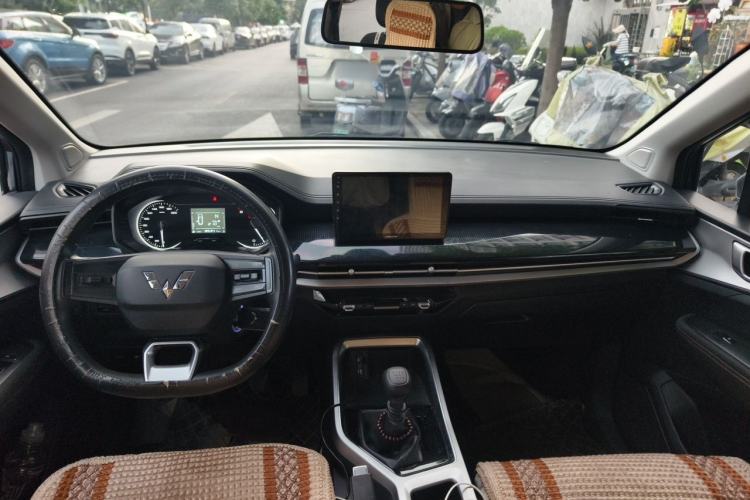 Used Wuling Jiachen 2022 1.5L Manual Enjoyment Elite Model Center Console