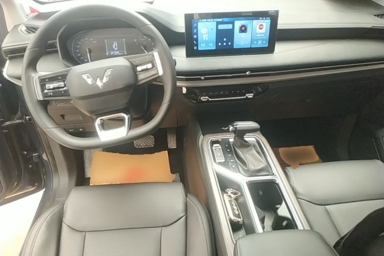 Used Wuling Jiachen 2022 1.5T CVT Smart Luxury Version Center Console