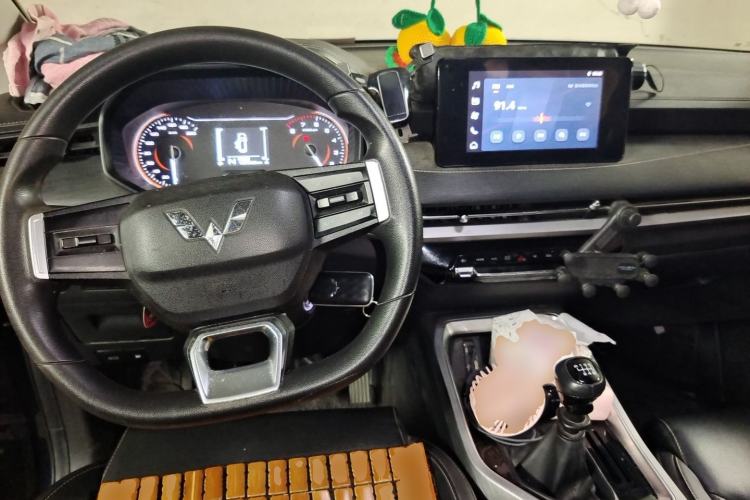Used Wuling Jiachen 2022 1.5T Manual Light Enjoyment Dynamic Version Center Console