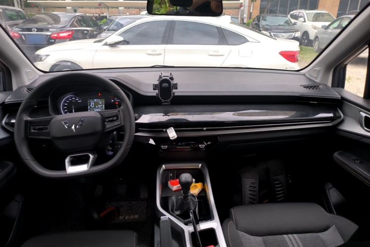 Used Wuling Jiachen 2022 1.5L Manual Enjoyment Elite Model Center Console