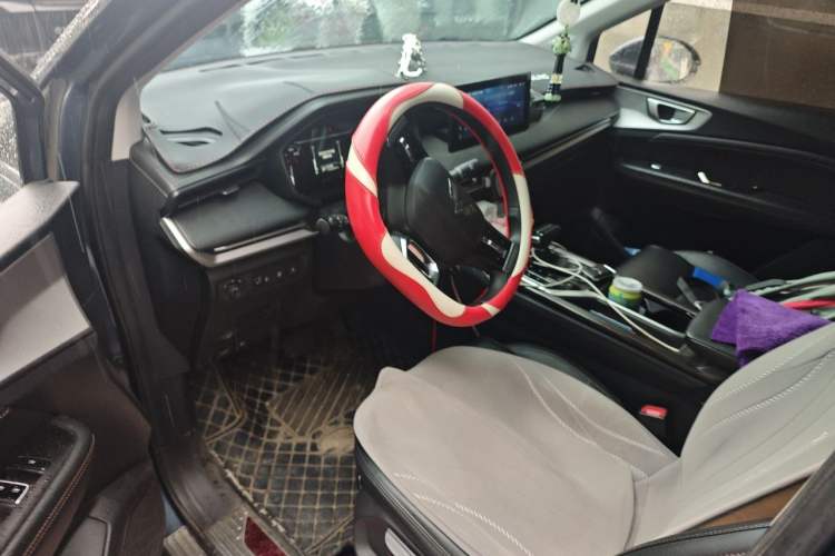 Used Wuling Jiachen 2022 1.5T CVT Smart Luxury Version Center Console