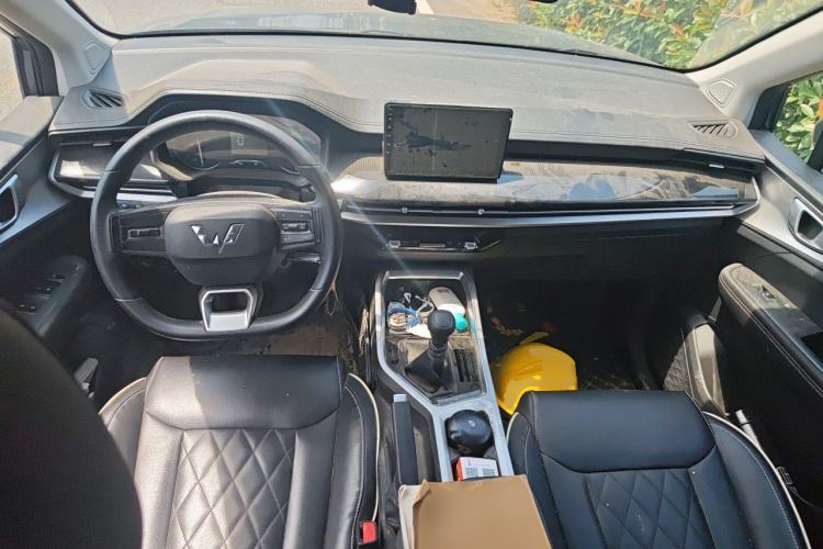 Used Wuling Jiachen 2022 1.5L Manual Enjoyment Elite Model Center Console
