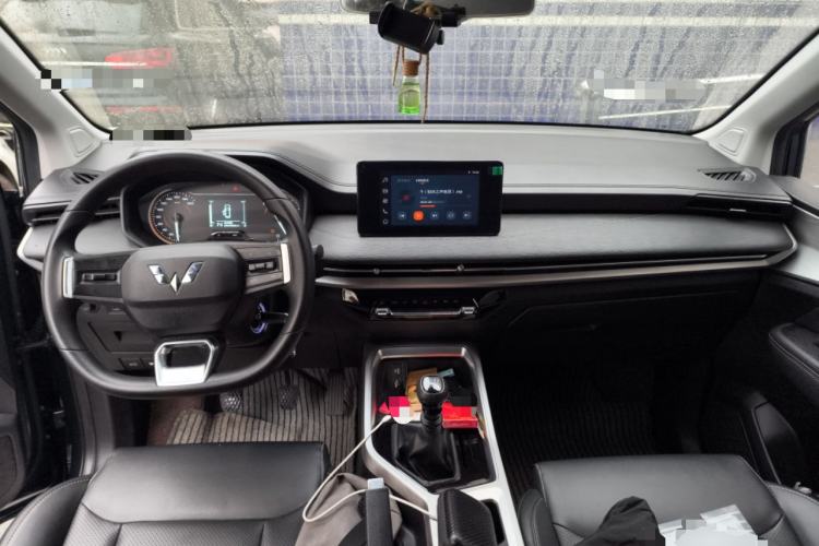 Used Wuling Jiachen 2022 1.5L Manual Comfort Edition Center Console