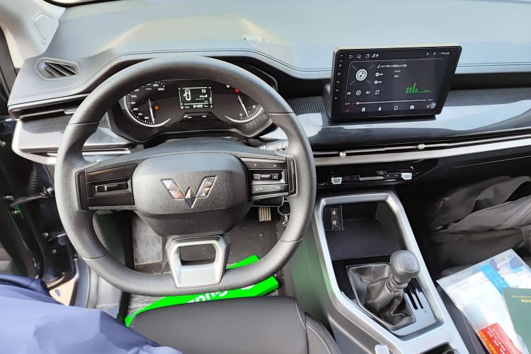 Used Wuling Jiachen 2022 1.5L Manual Enjoyment Elite Model Center Console