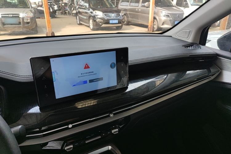 Used Wuling Jiachen 2022 1.5L Manual Enjoyment Elite Model Center Console