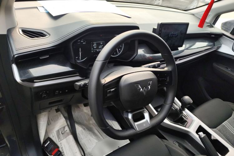 Used Wuling Jiachen 2022 1.5L Manual Enjoyment Elite Model Center Console