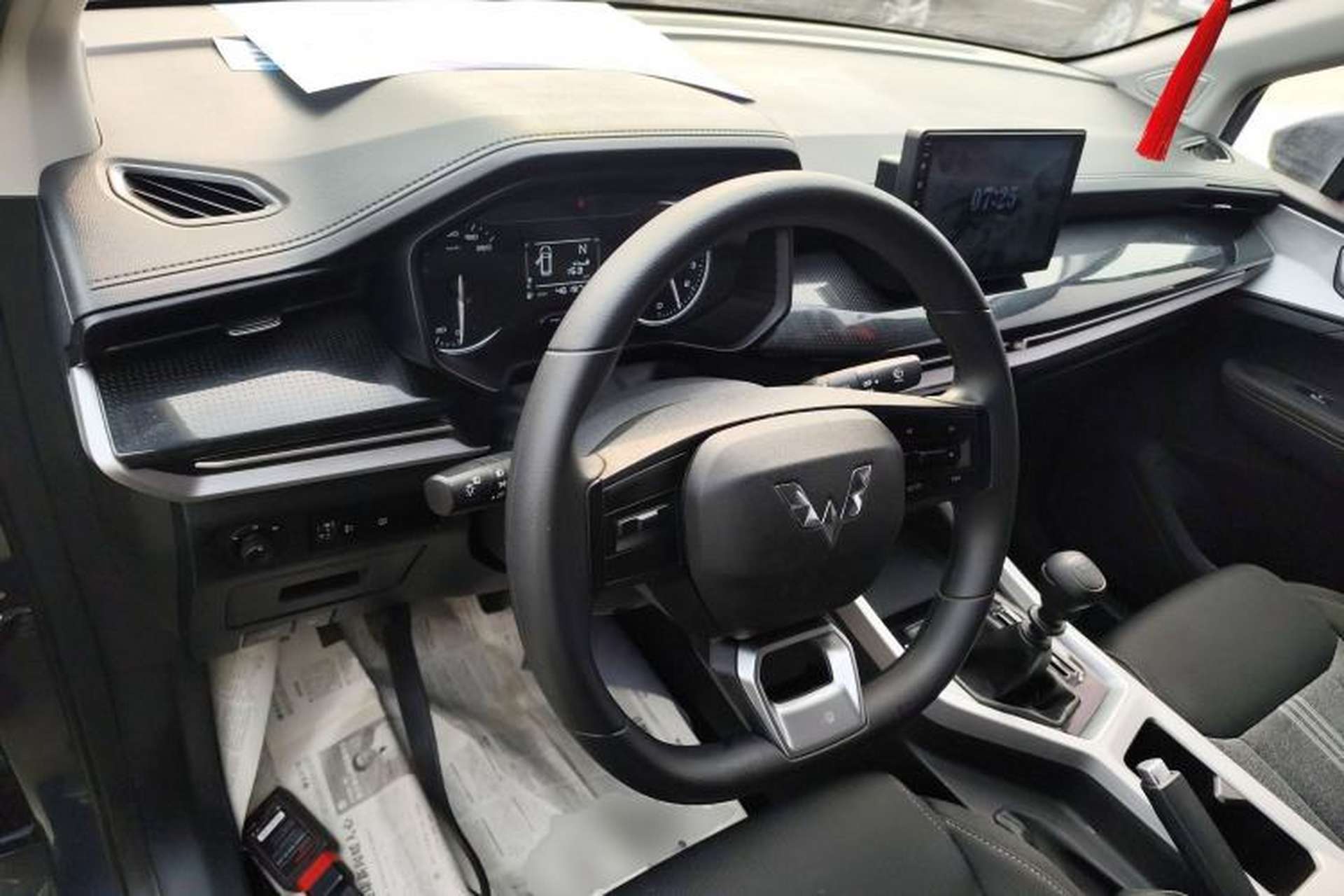 Used Wuling Jiachen 2022 1.5L Manual Enjoyment Elite Model Center Console