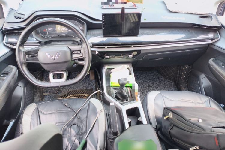 Used Wuling Jiachen 2022 1.5L Manual Enjoyment Elite Model Center Console