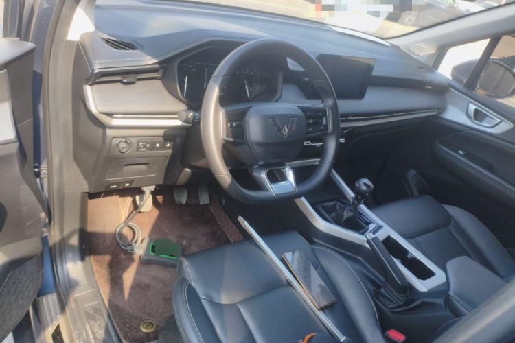 Used Wuling Jiachen 2022 1.5L Manual Comfort Edition Center Console