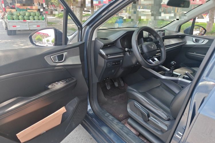 Used Wuling Jiachen 2022 1.5T Manual Comfort & Dynamic Version Driver Seat