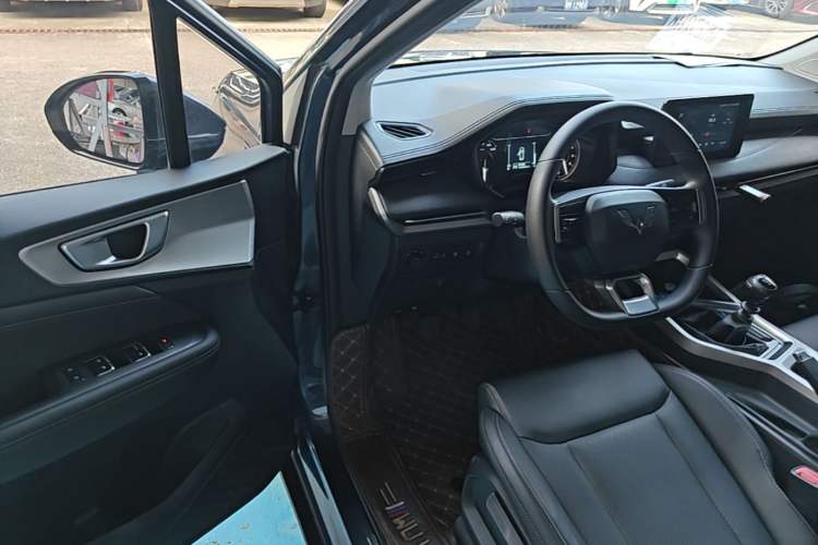 Used Wuling Jiachen 2022 1.5L Manual Comfort Edition Driver Seat