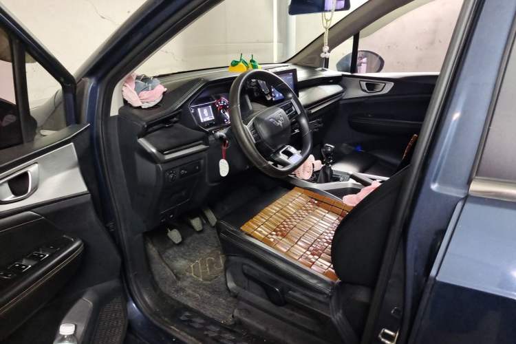 Used Wuling Jiachen 2022 1.5T Manual Light Enjoyment Dynamic Version Driver Seat