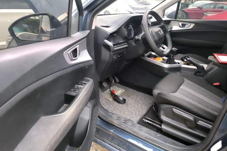 Used Wuling Jiachen 2022 1.5L Manual Enjoyment Elite Model Driver Seat