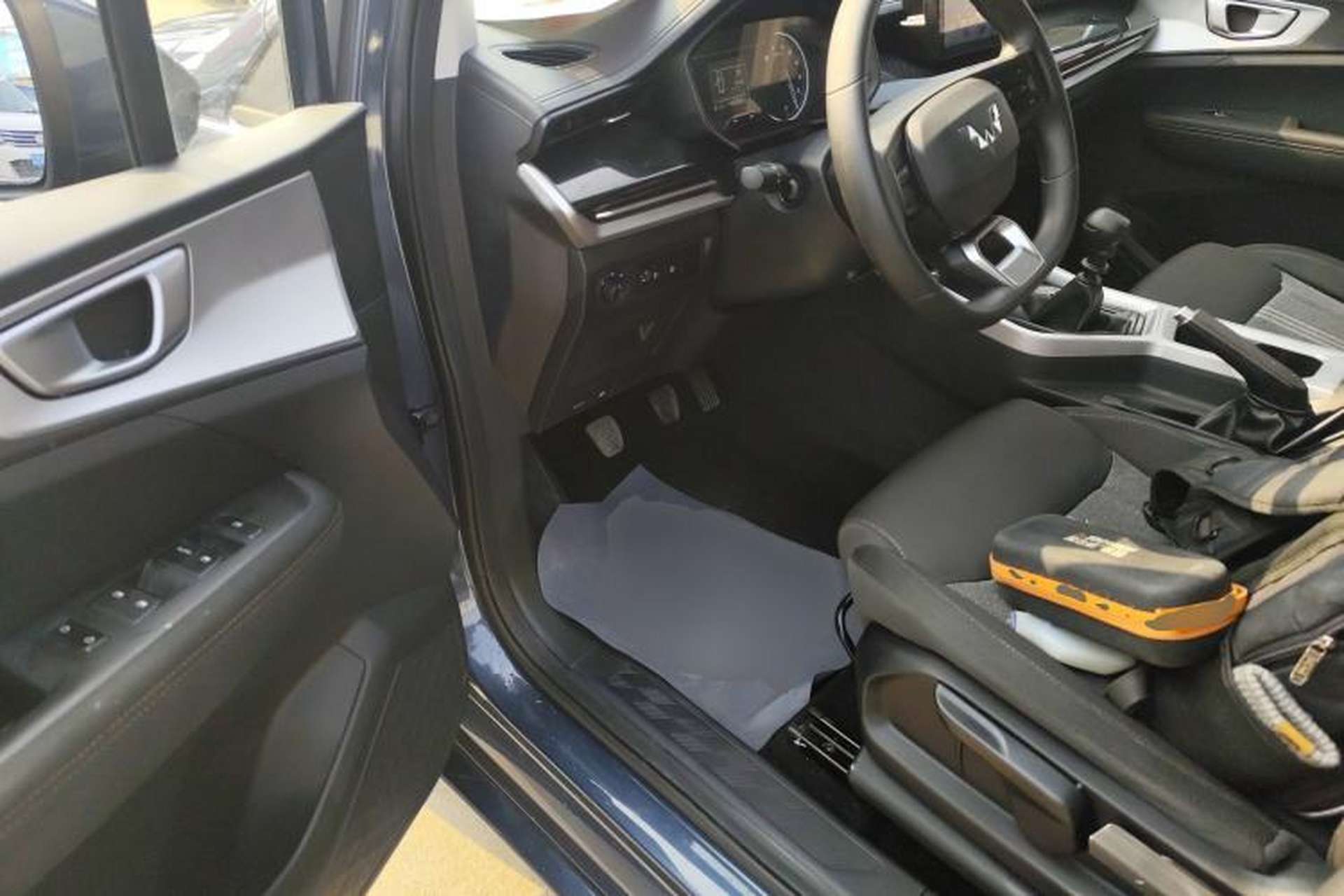 Used Wuling Jiachen 2022 1.5L Manual Enjoyment Elite Model Driver Seat