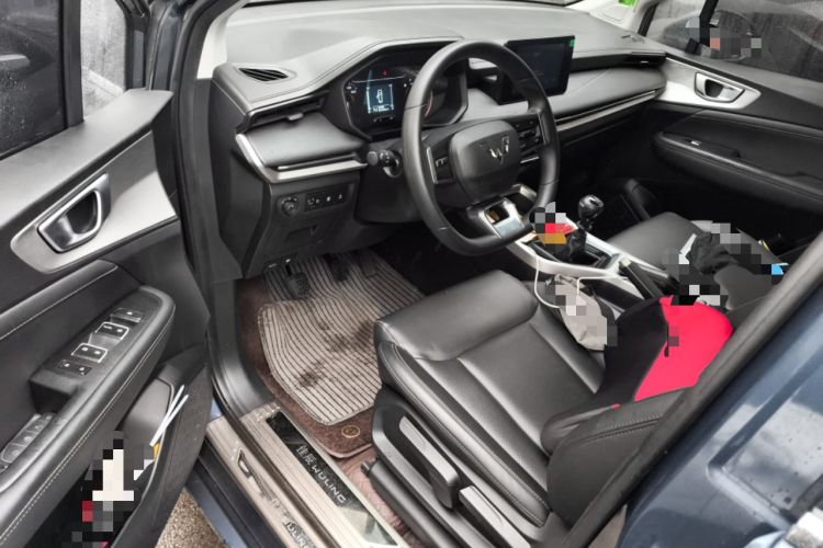 Used Wuling Jiachen 2022 1.5L Manual Comfort Edition Driver Seat