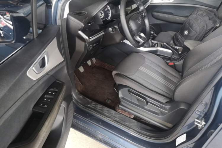 Used Wuling Jiachen 2022 1.5L Manual Enjoyment Elite Model Driver Seat