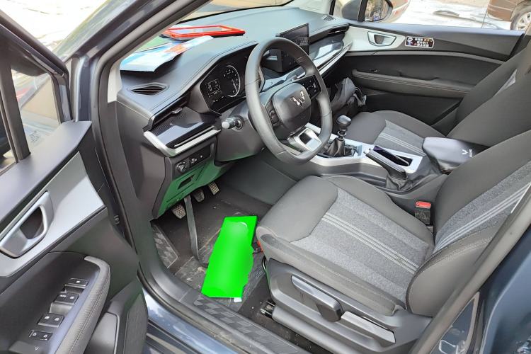 Used Wuling Jiachen 2022 1.5L Manual Enjoyment Elite Model Driver Seat