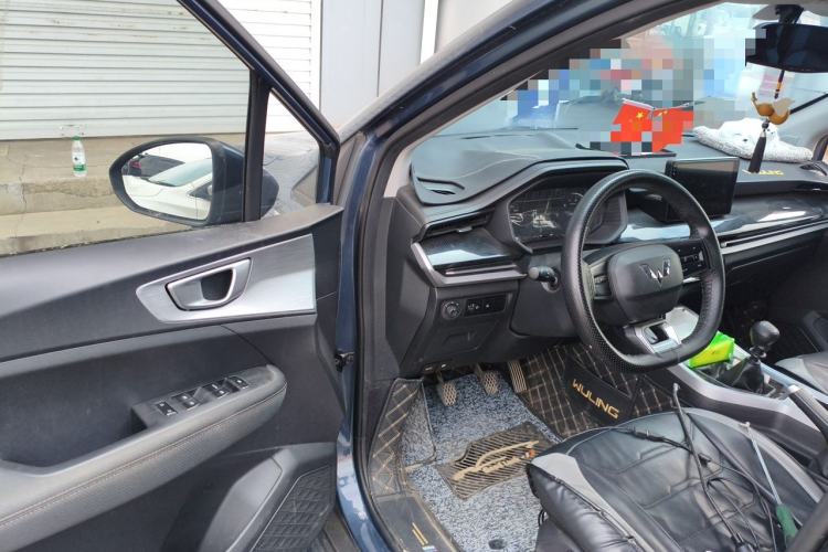 Used Wuling Jiachen 2022 1.5L Manual Enjoyment Elite Model Driver Seat