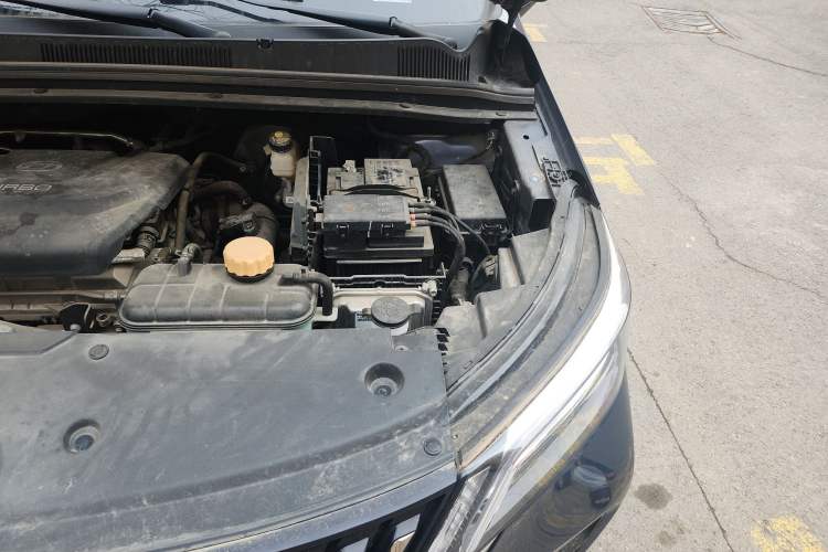 Used Wuling Jiachen 2022 1.5T CVT Deluxe Flagship Edition Engine Bay Left