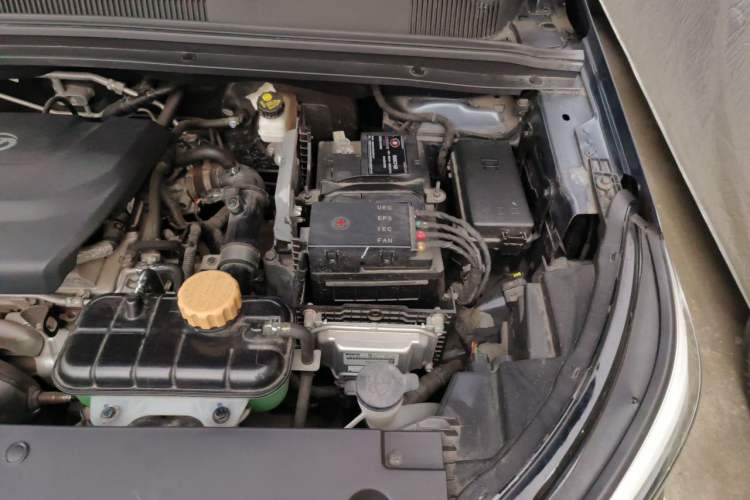 Used Wuling Jiachen 2022 1.5T CVT Smart Luxury Version Engine Bay Left