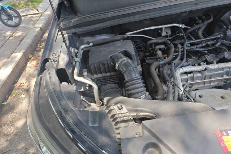 Used Wuling Jiachen 2022 1.5T Manual Comfort & Dynamic Version Engine Bay Right