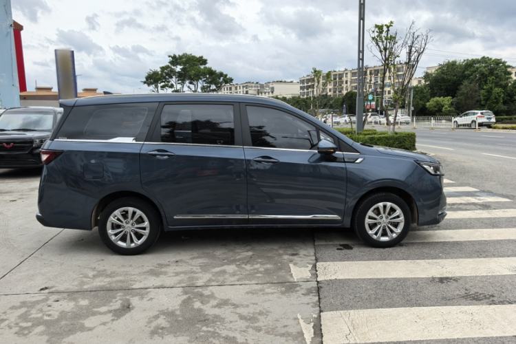Used Wuling Jiachen 2022 1.5T Manual Comfort & Dynamic Version Exterior 1