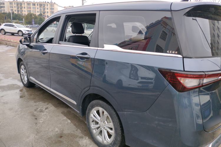 Used Wuling Jiachen 2022 1.5T Manual Comfort & Dynamic Version Exterior 3