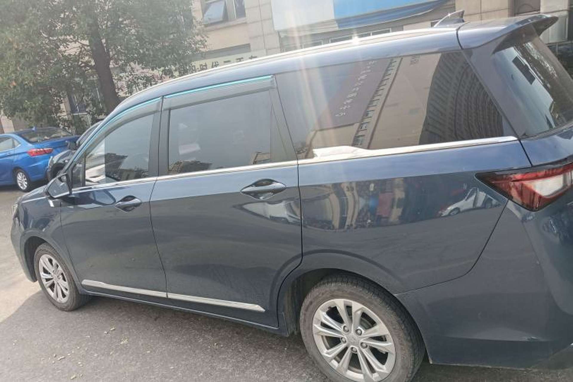 Used Wuling Jiachen 2022 1.5L Manual Comfort Edition Exterior 3