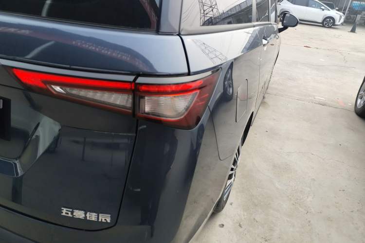 Used Wuling Jiachen 2022 1.5L Manual Enjoyment Elite Model Exterior 3