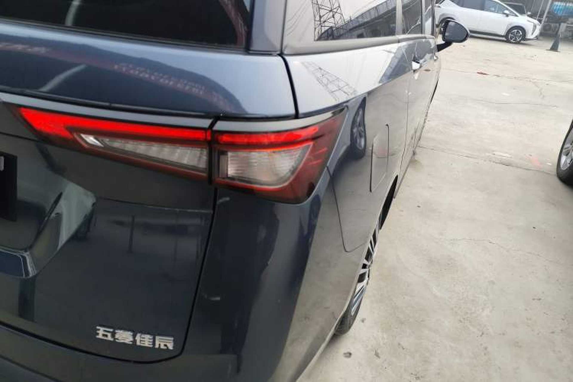 Used Wuling Jiachen 2022 1.5L Manual Enjoyment Elite Model Exterior 3