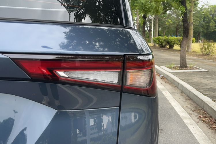 Used Wuling Jiachen 2022 1.5T Manual Light Enjoyment Dynamic Version Exterior 4