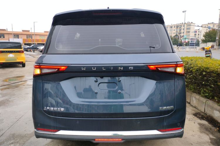 Used Wuling Jiachen 2022 1.5T Manual Comfort & Dynamic Version Exterior 4