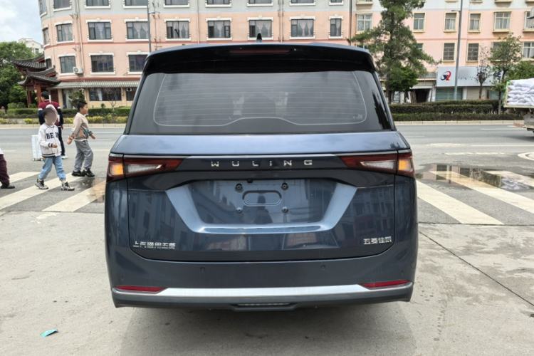 Used Wuling Jiachen 2022 1.5T Manual Comfort & Dynamic Version Exterior 4