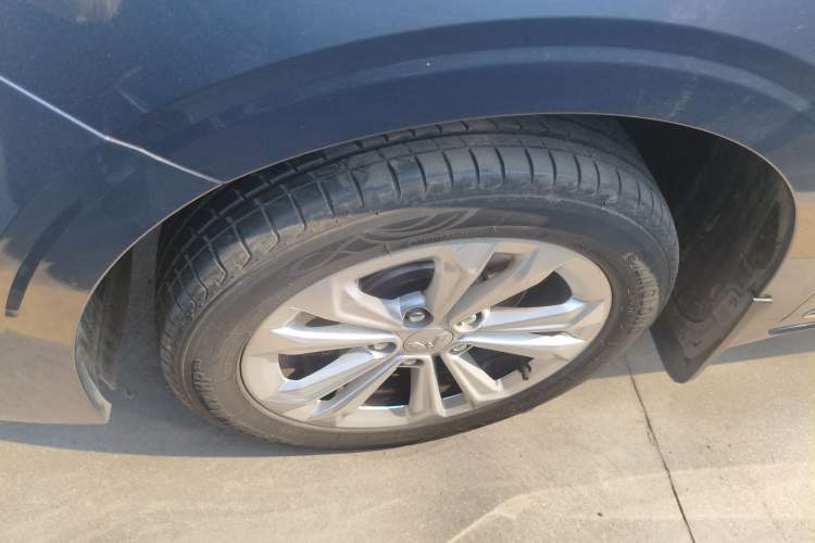 Used Wuling Jiachen 2022 1.5L Manual Comfort Edition Exterior 4