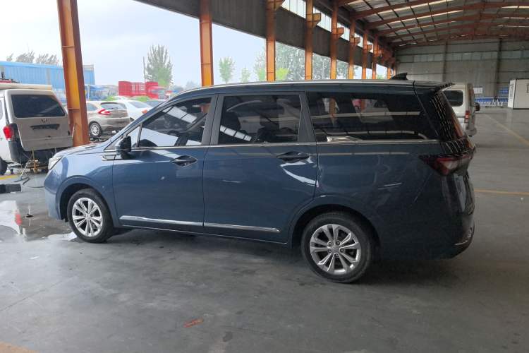 Used Wuling Jiachen 2022 1.5L Manual Comfort Edition Exterior 5