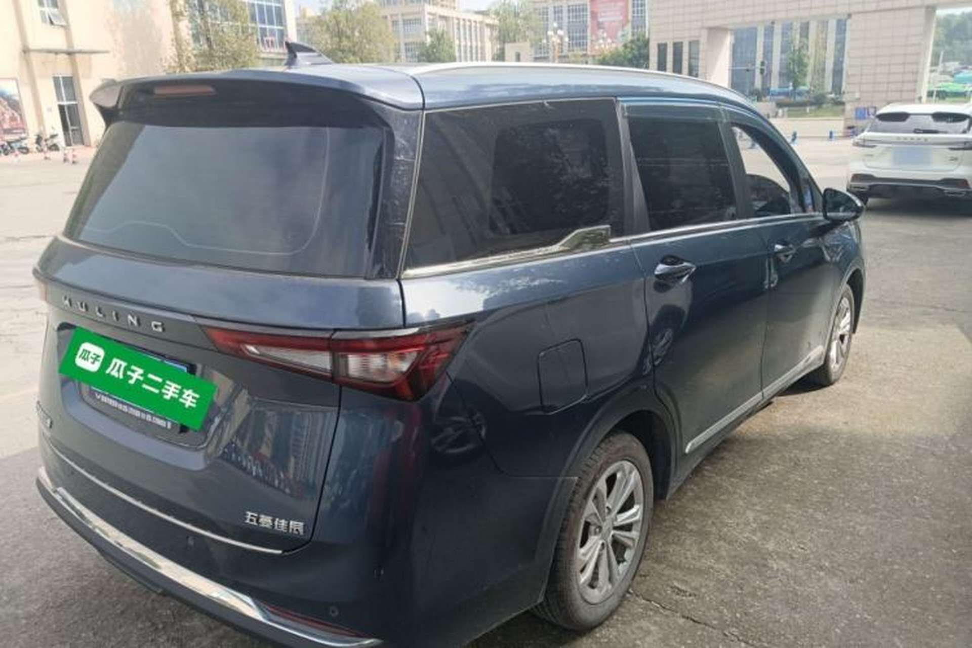 Used Wuling Jiachen 2022 1.5L Manual Comfort Edition Exterior 5