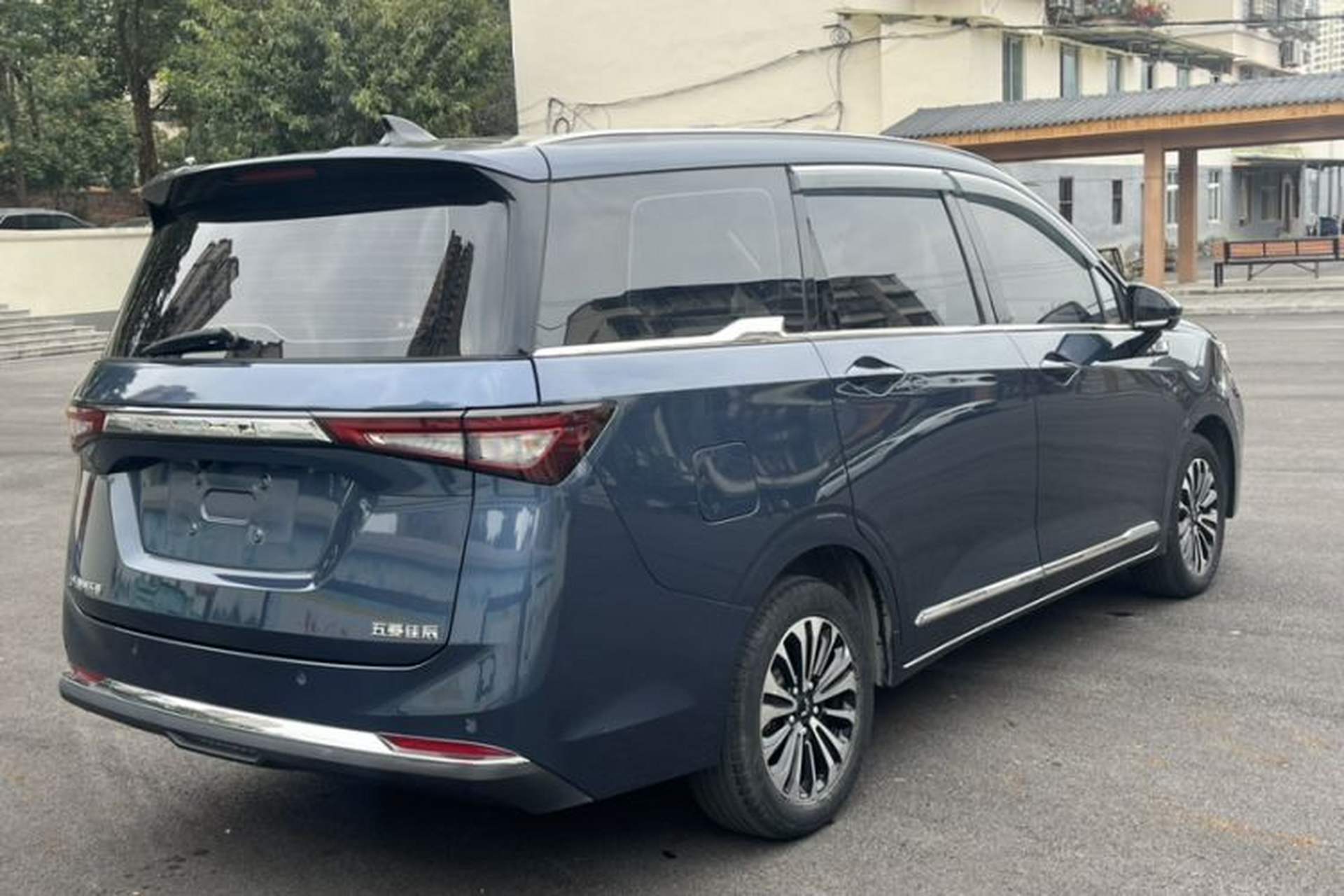 Used Wuling Jiachen 2022 1.5T CVT Deluxe Flagship Edition Exterior 6