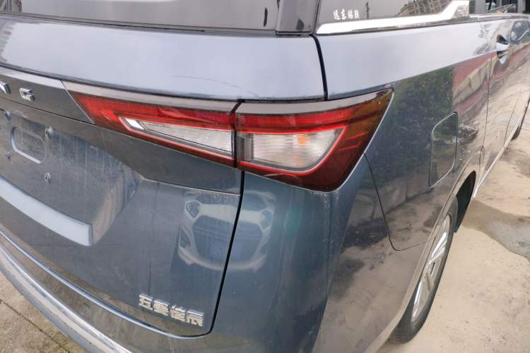 Used Wuling Jiachen 2022 1.5T Manual Comfort & Dynamic Version Exterior 6