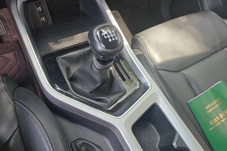 Used Wuling Jiachen 2022 1.5T Manual Comfort & Dynamic Version Gear Lever