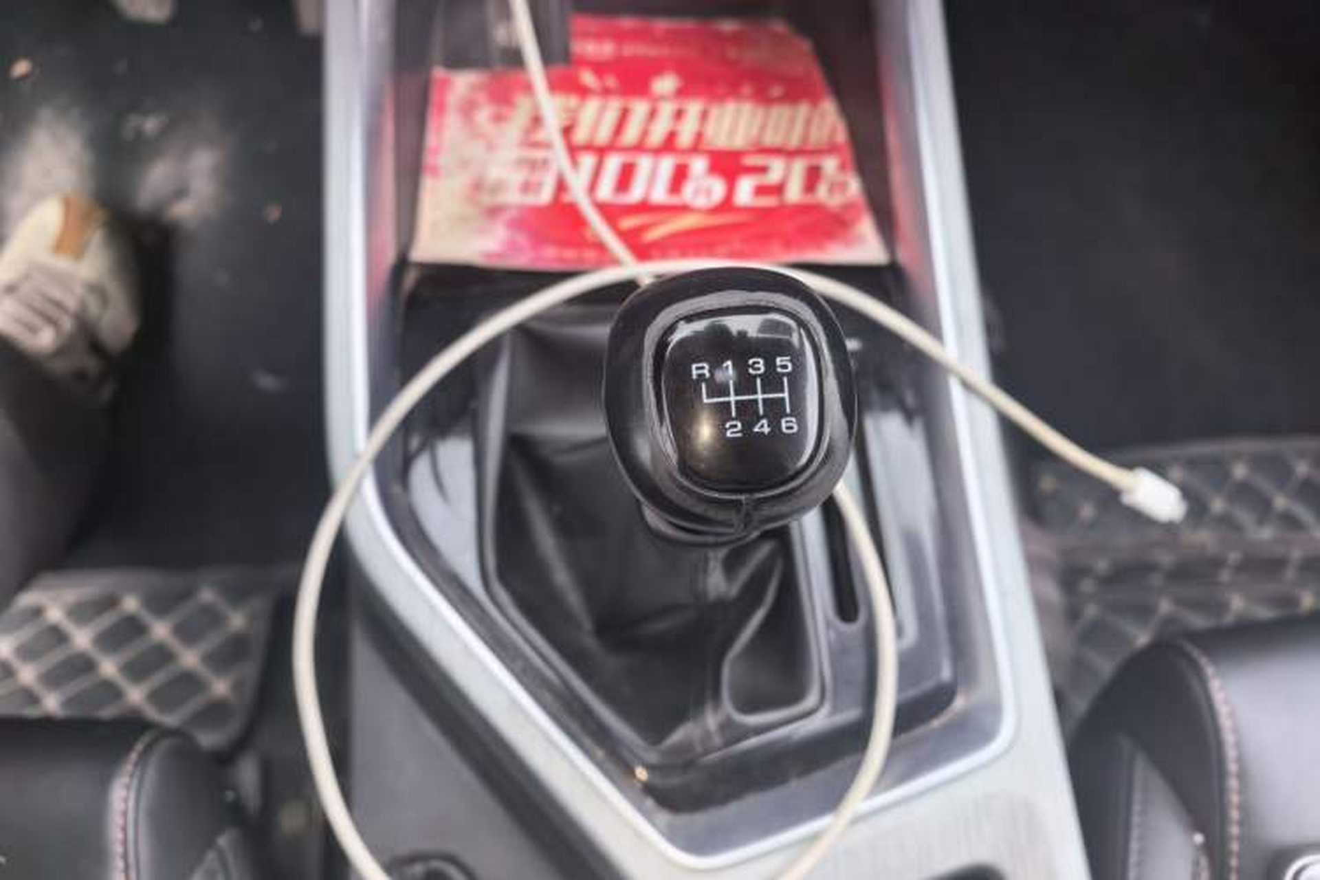 Used Wuling Jiachen 2022 1.5T Manual Light Enjoyment Dynamic Version Gear Lever