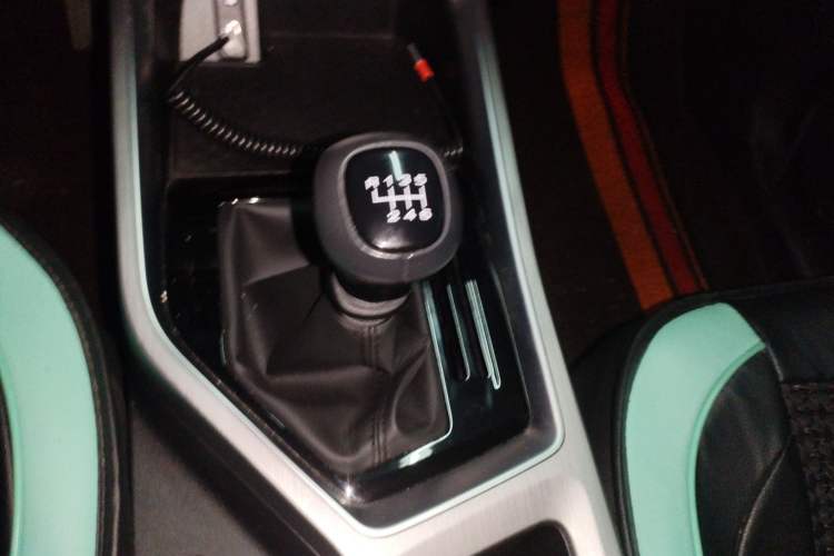 Used Wuling Jiachen 2022 1.5T Manual Light Enjoyment Dynamic Version Gear Lever