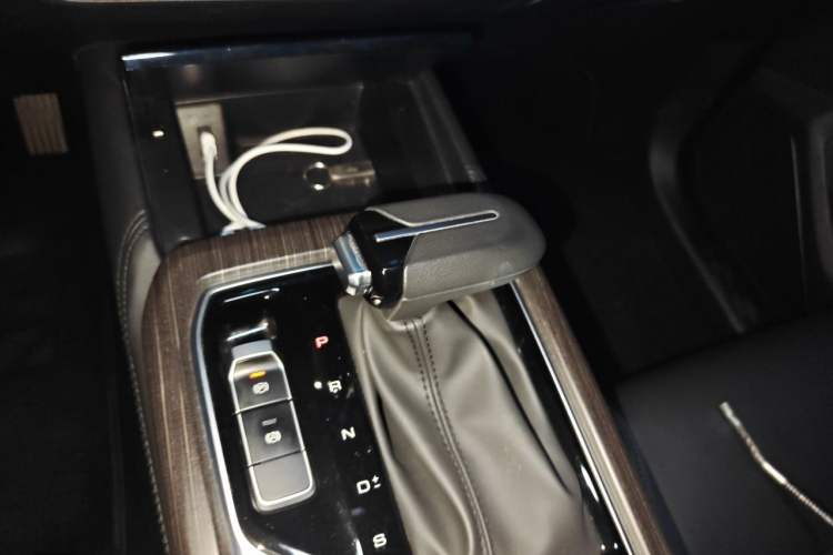 Used Wuling Jiachen 2022 1.5T CVT Smart Luxury Version Gear Lever