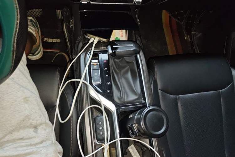 Used Wuling Jiachen 2022 1.5T CVT Smart Luxury Version Gear Lever