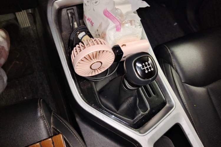 Used Wuling Jiachen 2022 1.5T Manual Light Enjoyment Dynamic Version Gear Lever